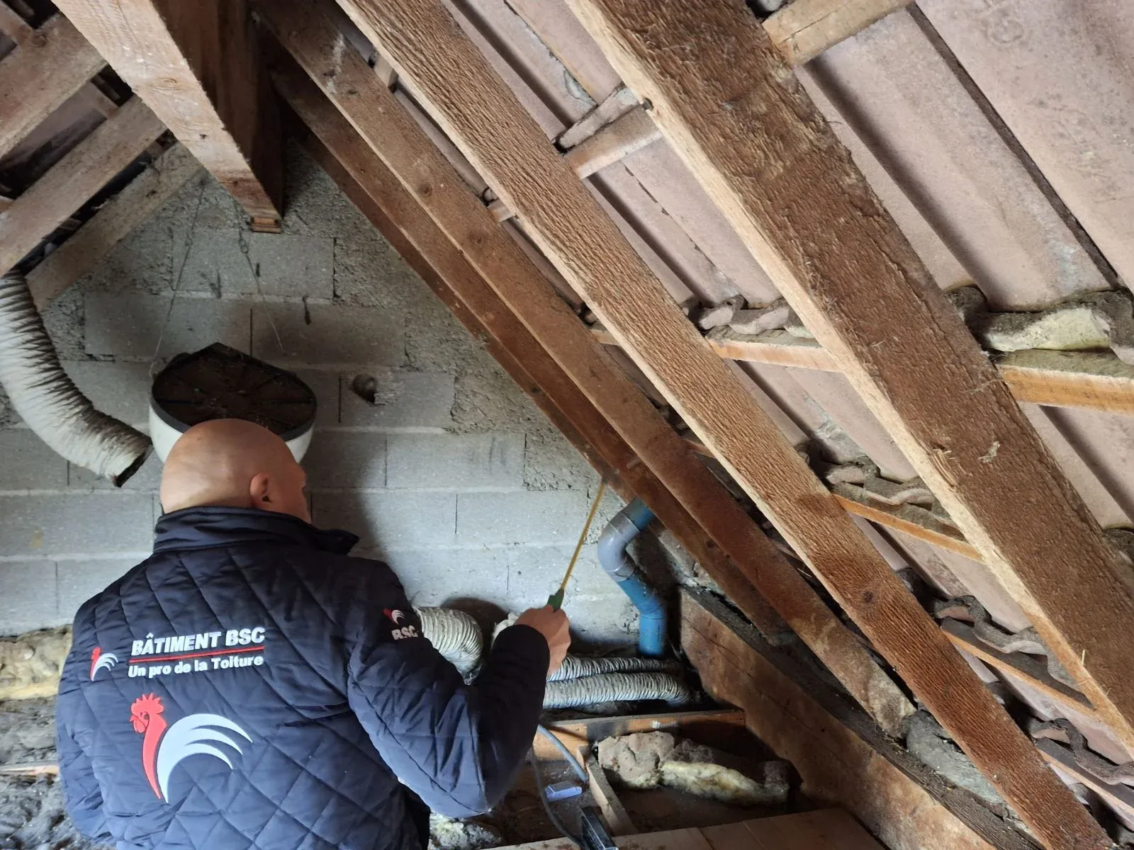 Traitement et inspection de charpente dans les combles par BS Couvreur 95 dans le Val-d'Oise